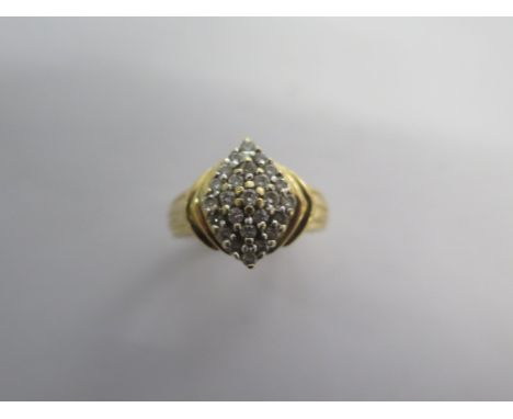 An 18ct yellow gold hallmarked diamond cluster ring approx 0.50ct - ring size K - approx weight 6.4 grams - generally good co