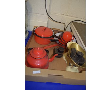 QUANTITY OF KITCHEN WARES, SAUCEPANS, KETTLE ETC AND SET OF WEIGHTS AND SCALES