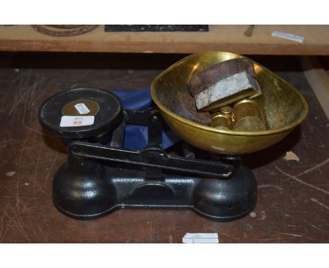 SET OF SCALES WITH SOME WEIGHTS