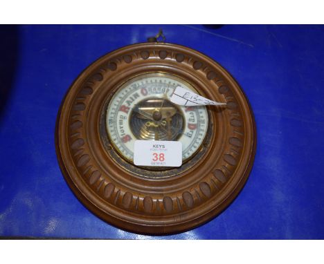 SMALL BAROMETER IN CIRCULAR WOODEN FRAME