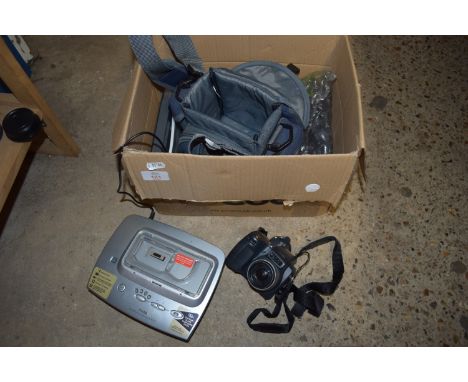 BOX CONTAINING A KODAK EASYSHARE DX6490 4MGPX CAMERA IN CASE, TOGETHER WITH A KODAK EASYSHARE PRINTER DOCK 6000 AND LEADS, CH