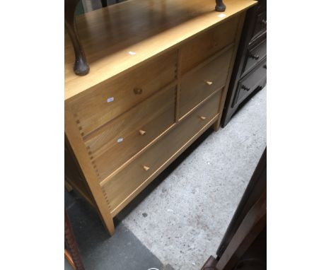 A MODERN LIGHT OAK CHEST OF DRAWERS