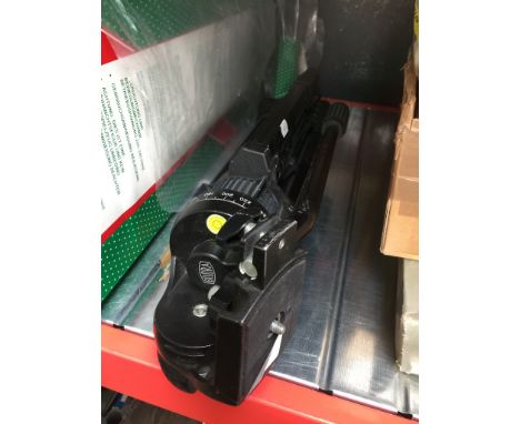 CAMERA TRIPOD