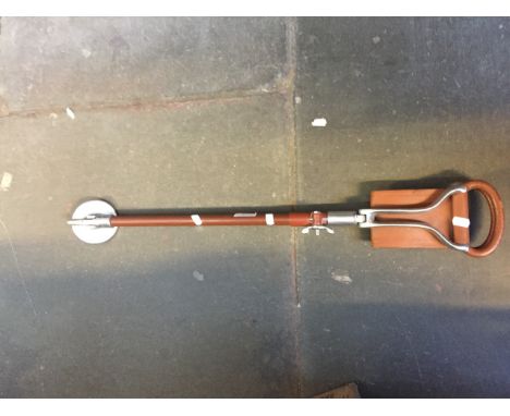 SHOOTING STICK