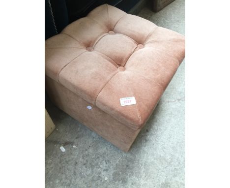 A POUFFE