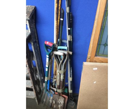 4 BUNDLES OF GARDEN TOOLS