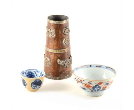 Chinese bowl 7cm decorated in blue and ironstone red, a tea bowl with blue and white interior and cream ground to exterior, c