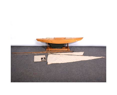 Messrs Beckmann &amp; Fricke of Lempruch model Bermundian sloop rigged yacht, built August 1946, light mahogany construction,