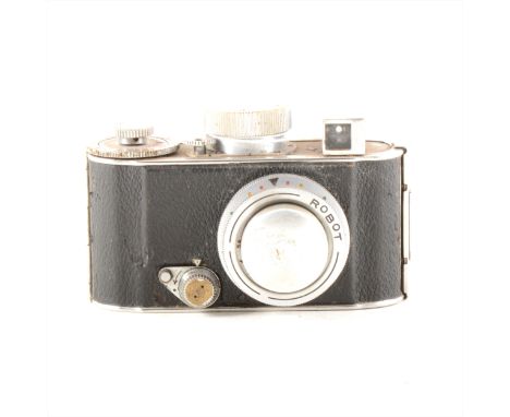 Robot I Luftwaffe Eigentum camera, serial no. 19706, with Schneider-Kreuznach Tele-Xenar f=5cm lens.