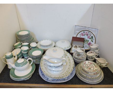 A J&G Meakin Florida pattern part dinner service, a ceramic art company part service, and a small quantity of Indian Tree din