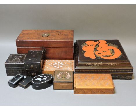 A George III mahogany tea caddy, and a collection of further boxes and snuff boxes