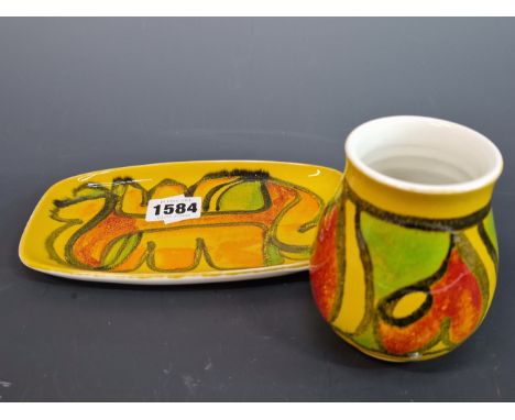 POOLE POTTERY. A 1970S SHAPED RECTANGULAR DISH 18 cm TOGETHER WITH A SIMILAR SMALL VASE. 9 cm HIGH.