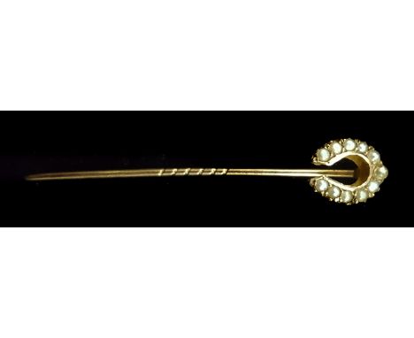 An Edwardian 18ct gold and split pearl horse shoe stick pin