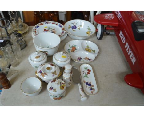 A quantity of Royal Worcester "Evesham" patterned dinnerware