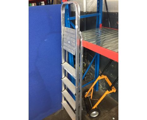 ALUMINIUM STEP LADDERS