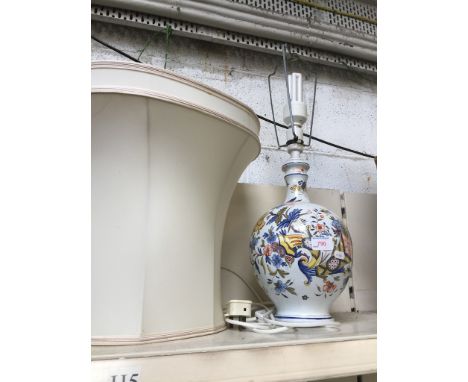A POTTERY TABLE LAMP    H5