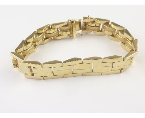 Gold gate style bracelet with textured and plain links. Condition Report. 29g."585" 14K