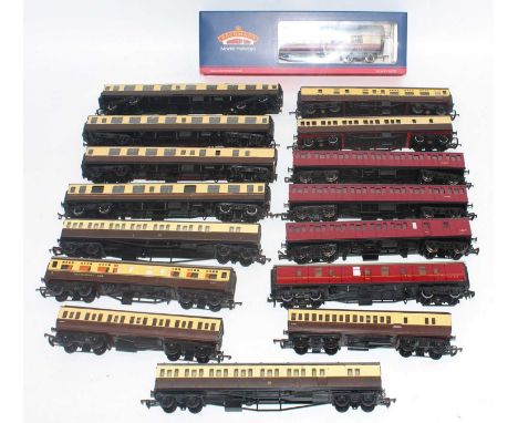16 assorted bogie coaches, various makes, Bachmann, Triang and 4 Kitmaster.  Overall (G-E)