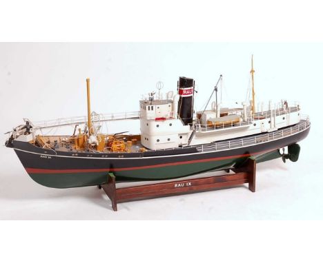 A Graupner 1/45 scale Walfangboot Rau IX kit built model of a whaling ship finished in black, green and red with white, grey,