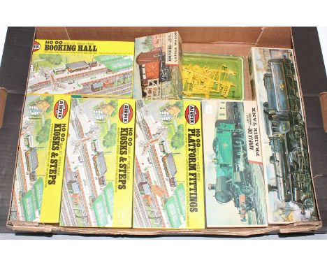 Airfix plastic kit group, 8 railway items including, BR Mogul, Prairie tank engine, 2x Kiosks and sets, 1x Platform fittings,