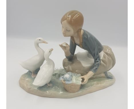 Lladro Large Figure of a Girl Feeding Geese: 