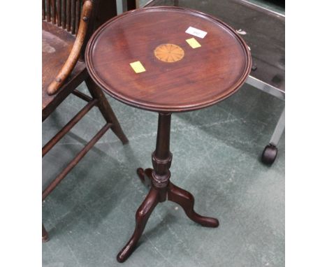 Edwardian inlaid wine table with tripod base, height 61 cm, diameter 27 cm