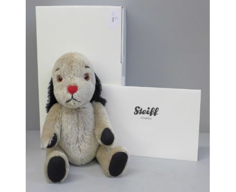 A limited edition Steiff Sweep, boxed with certificate 