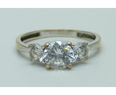 A 9ct gold and CZ trilogy ring, 1.9g, N 