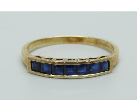 A 9ct gold and sapphire ring, 1.5g, N 