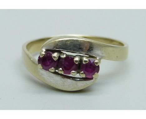 A 14ct gold and red stone ring, 2.6g, O 