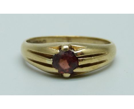 A 9ct gold and garnet solitaire ring, 4.2g, S 