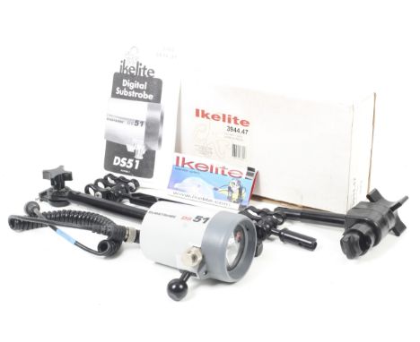 An Ikelite Digital Substrobe DS51 underwater flash head. Together with stand, cables, box and manual. (AF)