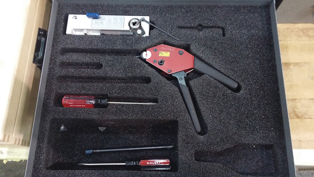 { Option of lots 477, 478 } DANIELS DMC1001 SAFETY CABLE TOOL KIT