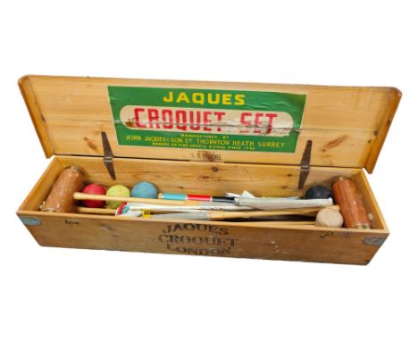 ANTIQUE/VINTAGE JAQUES OF LONDON CRQUET SET 