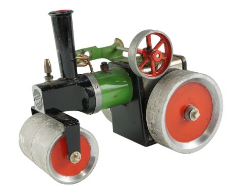 A vintage Mamod tinplate live steam road roller, third quarter 20th Century, 21.5 x 18 cm