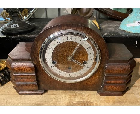 ART DECO OAK CASED CHIMING MANTEL CLOCK (WITH KEY &amp; PENDULUM)