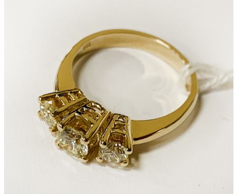 14CT GOLD THREE STONE DIAMOND RING - CENTRE STONE APPROX HALF CARAT - SIZE P/Q - TOTAL APPROX 1 CARAT WITH 0.25 CT DIAMONDS T