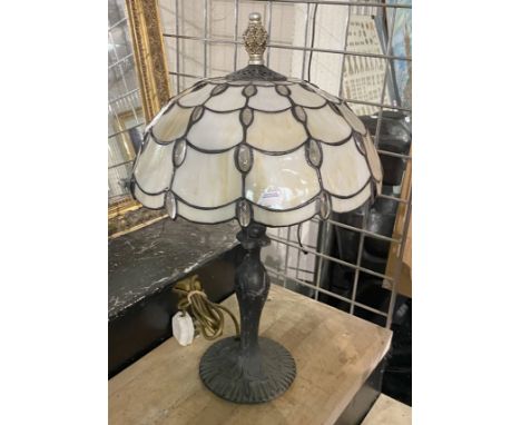 TIFFANY STYLE TABLE LAMP