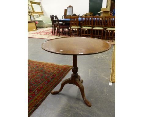 AN EARLY 19th.C.MAHOGANY TILT TOP TRIPOD TABLE ON CARVED LEGS.   Dia.80 x H.71cms.