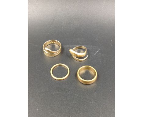 TWO 22ct WEDDING BANDS, A 750 STAMPED COILED SERPENT RING AND A FURTHER VICTORIAN 18ct HALLMARKED SERPENT RING DATED 1879. 22