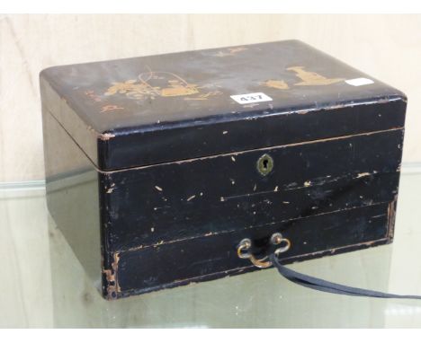 A JAPANESE BLACK LACQUER BOX WITH GILT DECORATION, SIGNED.   W 29cms SIX LACQUER PICKLE DISHES.   Dia. 11cms TOGETHER WITH AP