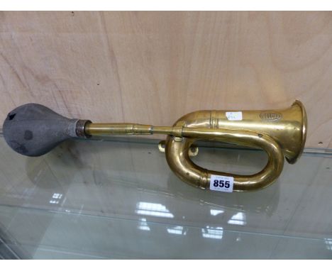 A DELUXE BUGLE SHAPED BRASS CAR HORN BLOWN BY A BLACK BULB OF RUBBER.   W 45cms 