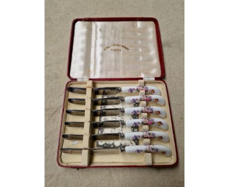 A set of 6 Royal Crown Derby knives with ceramic handles, in original case. 