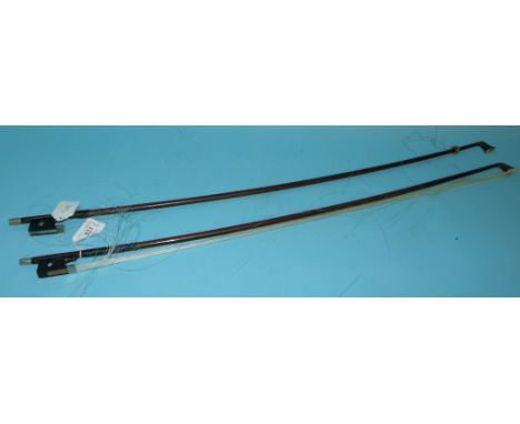 A violin bow, stamped Louis, and another (2) Condition report Report by NG

Louis bow: crack between frog and button.

Grip w
