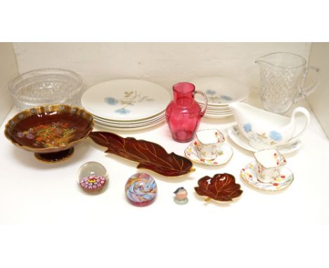 COLLECTION OF DECORATIVE CERAMICScomprising a Carlton Ware Rouge Royale 'Mikado Pattern' comport; two Rouge Royale leaf shape