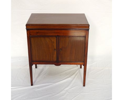 1930's MAHOGANY CASED GRAMOPHONEthe lift-up lid opening to reveal turntable and record storage compartment, above the front f