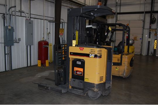 Caterpillar Model NRR 30 Electric Fork Lift This Forklift