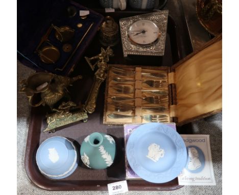 A lot comprising Wedgwood jasperware, an Alum bay paperweight, a cased set of EPNS appetiser forks, a cased set of jewellers 