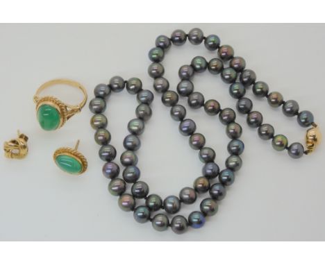 A string of black pearls with nice lustre and a 9ct clasp, a 9ct green agate ring size O, and a collection of odd earrings we