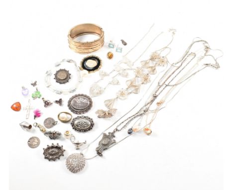 A mixed lot of jewellery. The assorted lot to include Victorian hallmarked silver brooch pins dated from 1884-1886, silver an